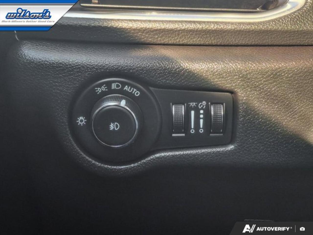 2025 Chrysler Pacifica Limited | Heated Steering | Cooled and Heated Seats| Remote Start | Adaptive Cruise | BSM & More ! Photo