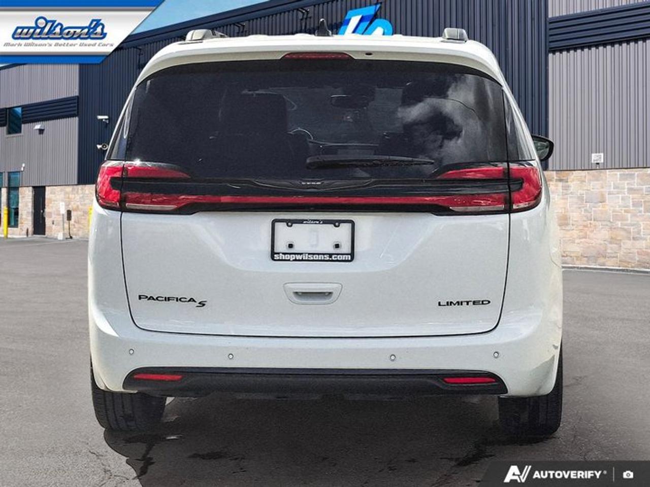 2025 Chrysler Pacifica Limited | Heated Steering | Cooled and Heated Seats| Remote Start | Adaptive Cruise | BSM & More ! Photo