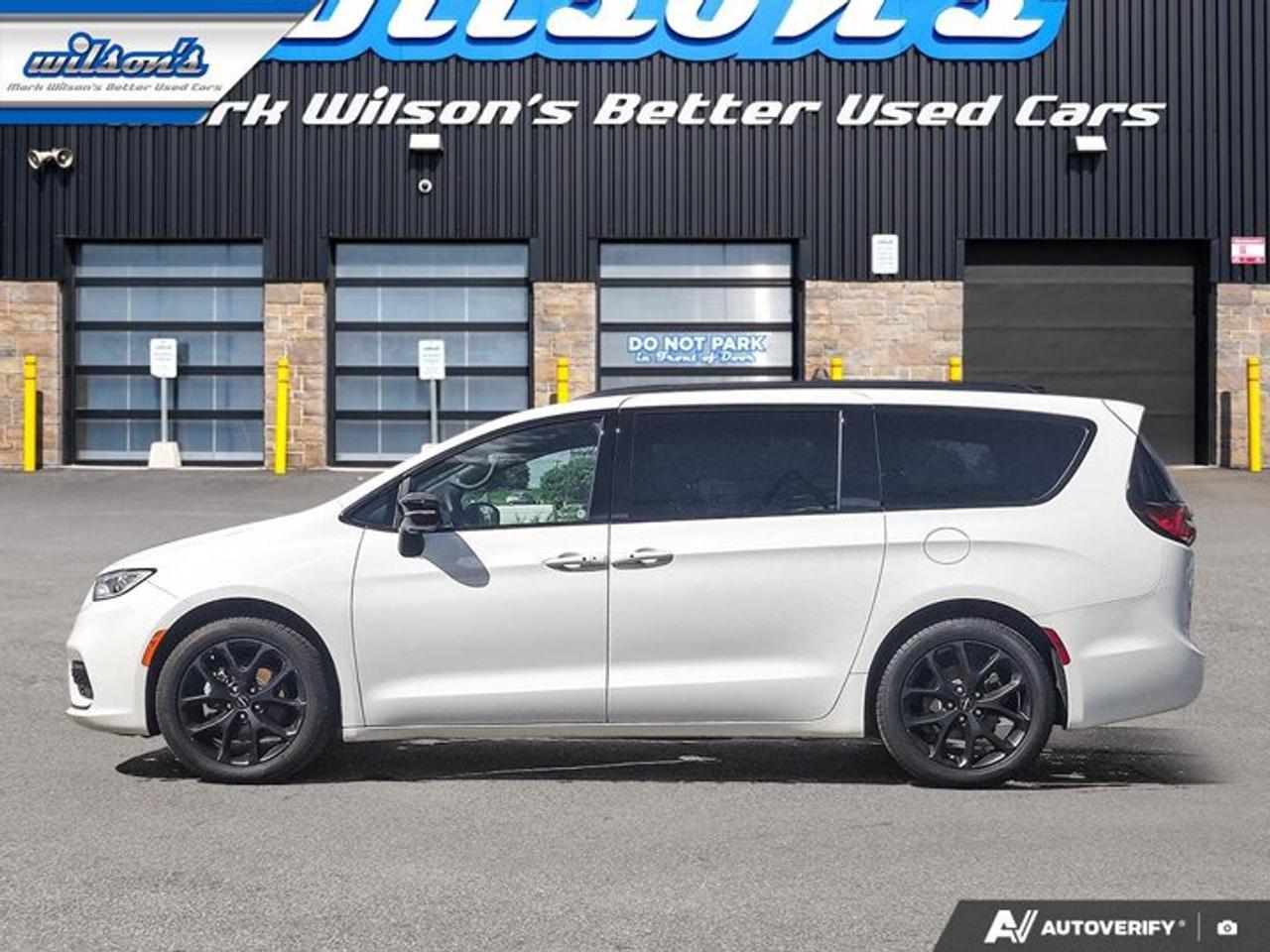2025 Chrysler Pacifica Limited | Heated Steering | Cooled and Heated Seats| Remote Start | Adaptive Cruise | BSM & More ! Photo