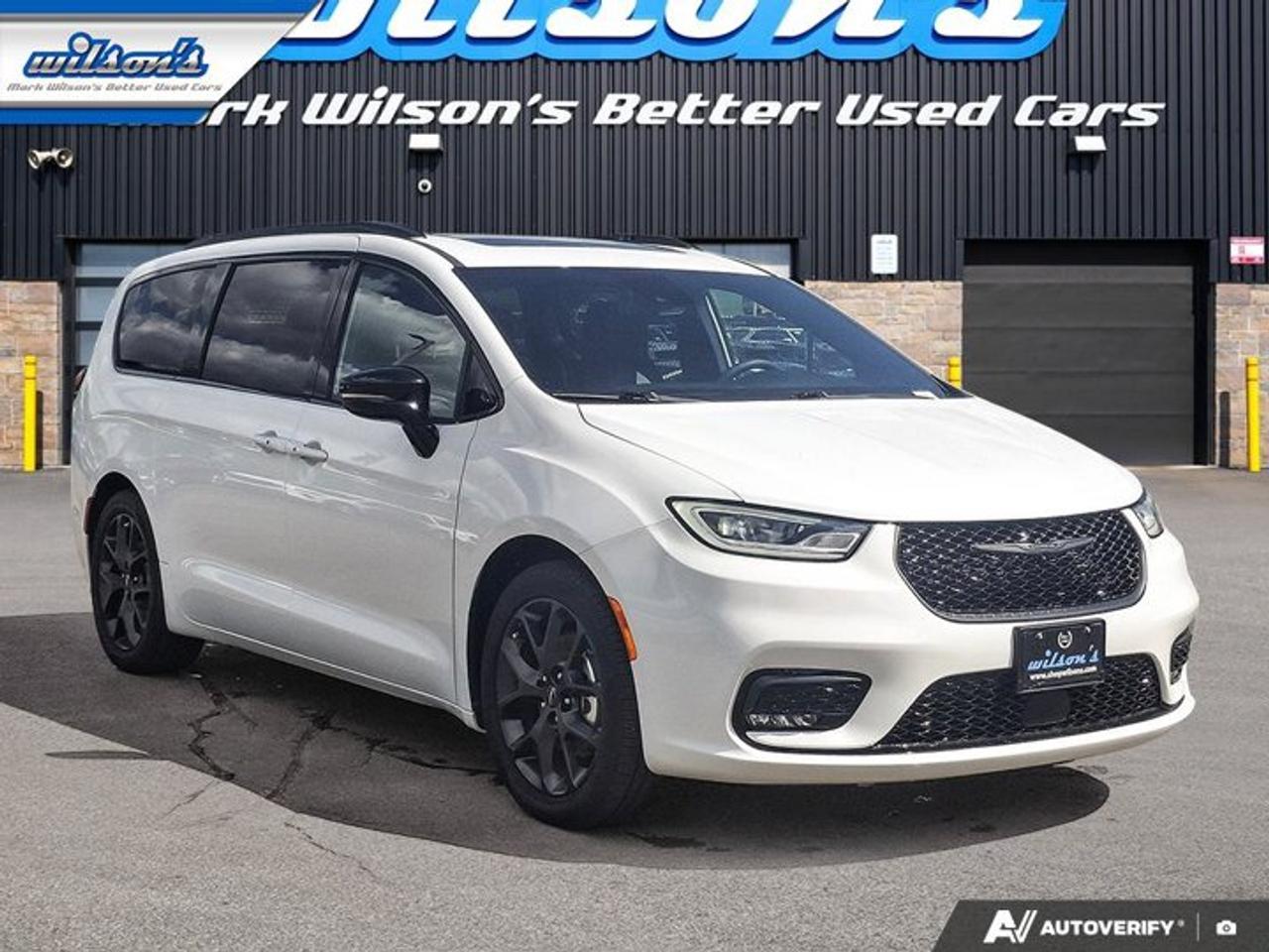 2025 Chrysler Pacifica Limited | Heated Steering | Cooled and Heated Seats| Remote Start | Adaptive Cruise | BSM & More ! Photo