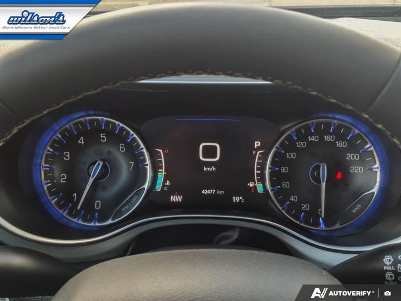 2025 Chrysler Pacifica Limited | Heated Steering | Cooled and Heated Seats| Remote Start | Adaptive Cruise | BSM & More ! Photo