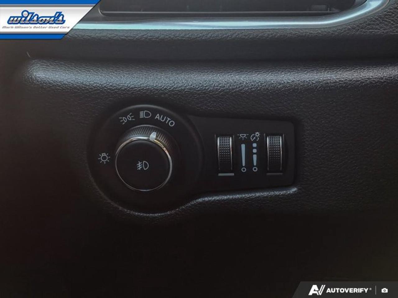 2025 Chrysler Pacifica Limited | Heated Steering | Cooled and Heated Seats| Remote Start | Adaptive Cruise | BSM & More ! Photo