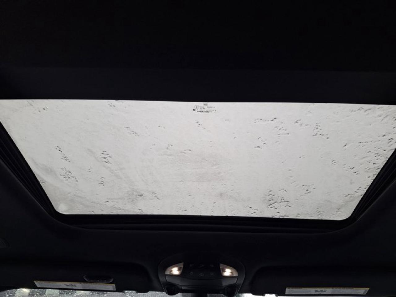 2025 Chrysler Pacifica Limited | Adaptive Cruise | BSM| Heated Steering | Cooled and Heated Seats| Remote Start & More ! Photo