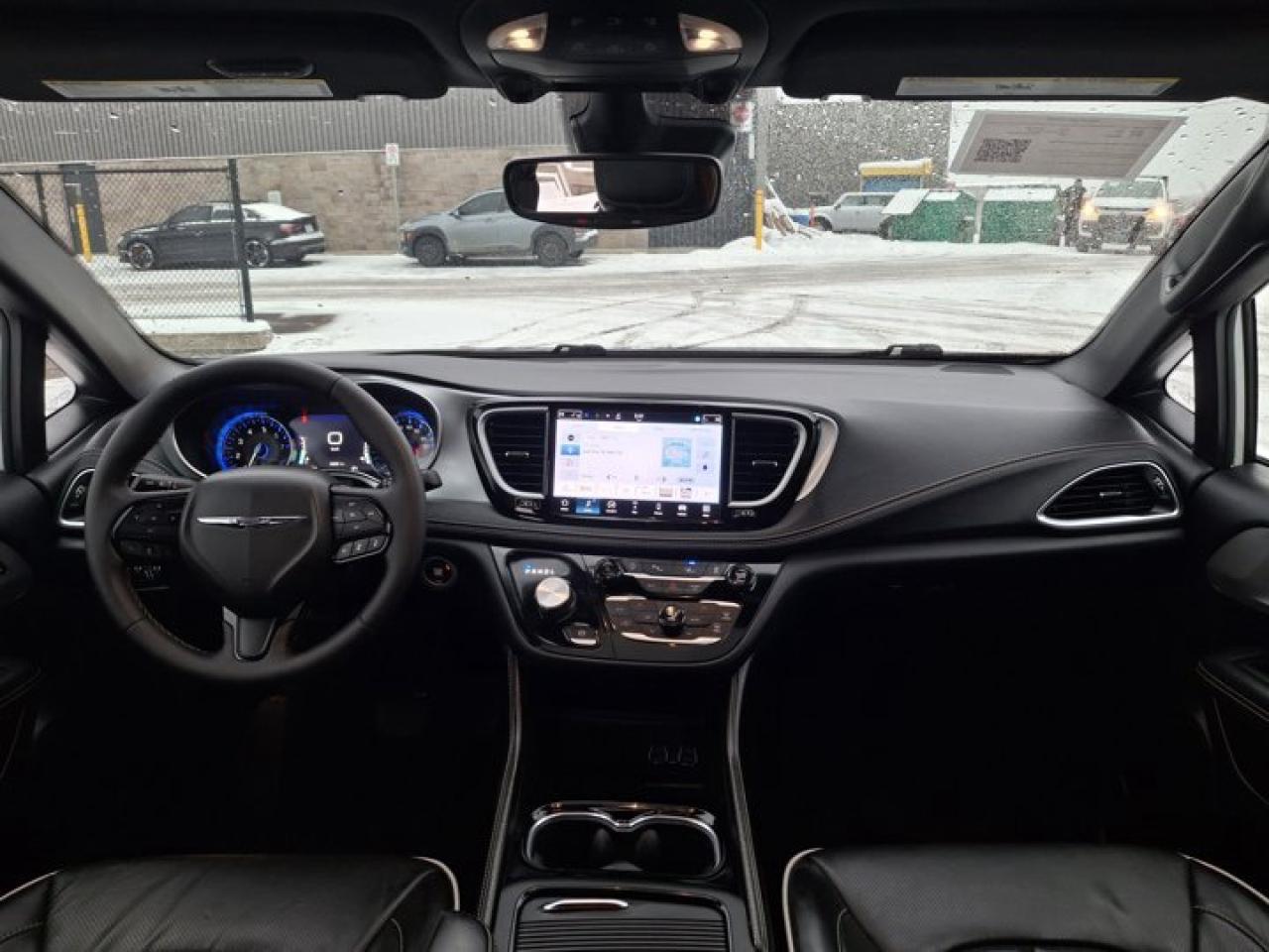 2025 Chrysler Pacifica Limited | Adaptive Cruise | BSM| Heated Steering | Cooled and Heated Seats| Remote Start & More ! Photo