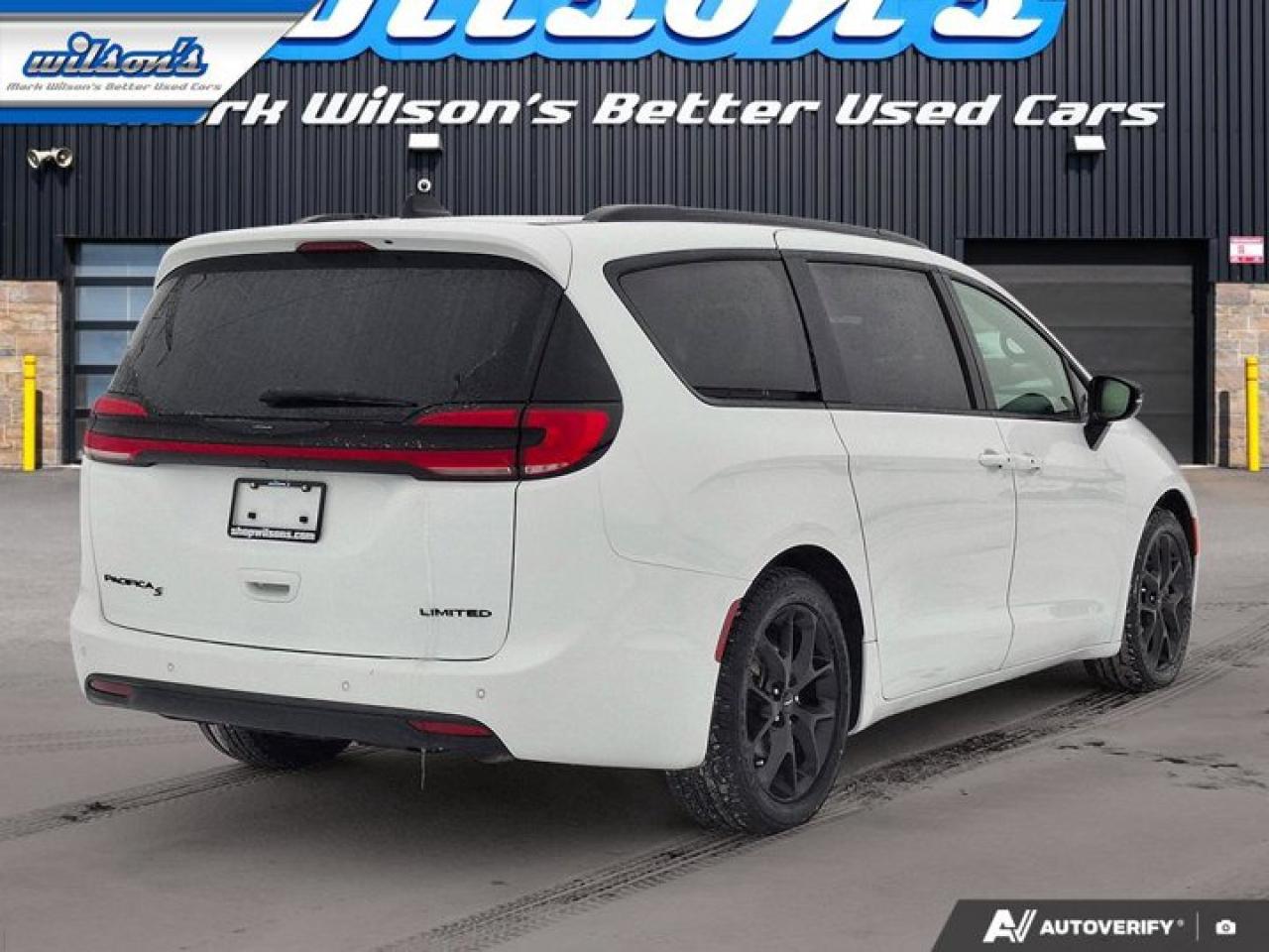 2025 Chrysler Pacifica Limited | Adaptive Cruise | BSM| Heated Steering | Cooled and Heated Seats| Remote Start & More ! Photo