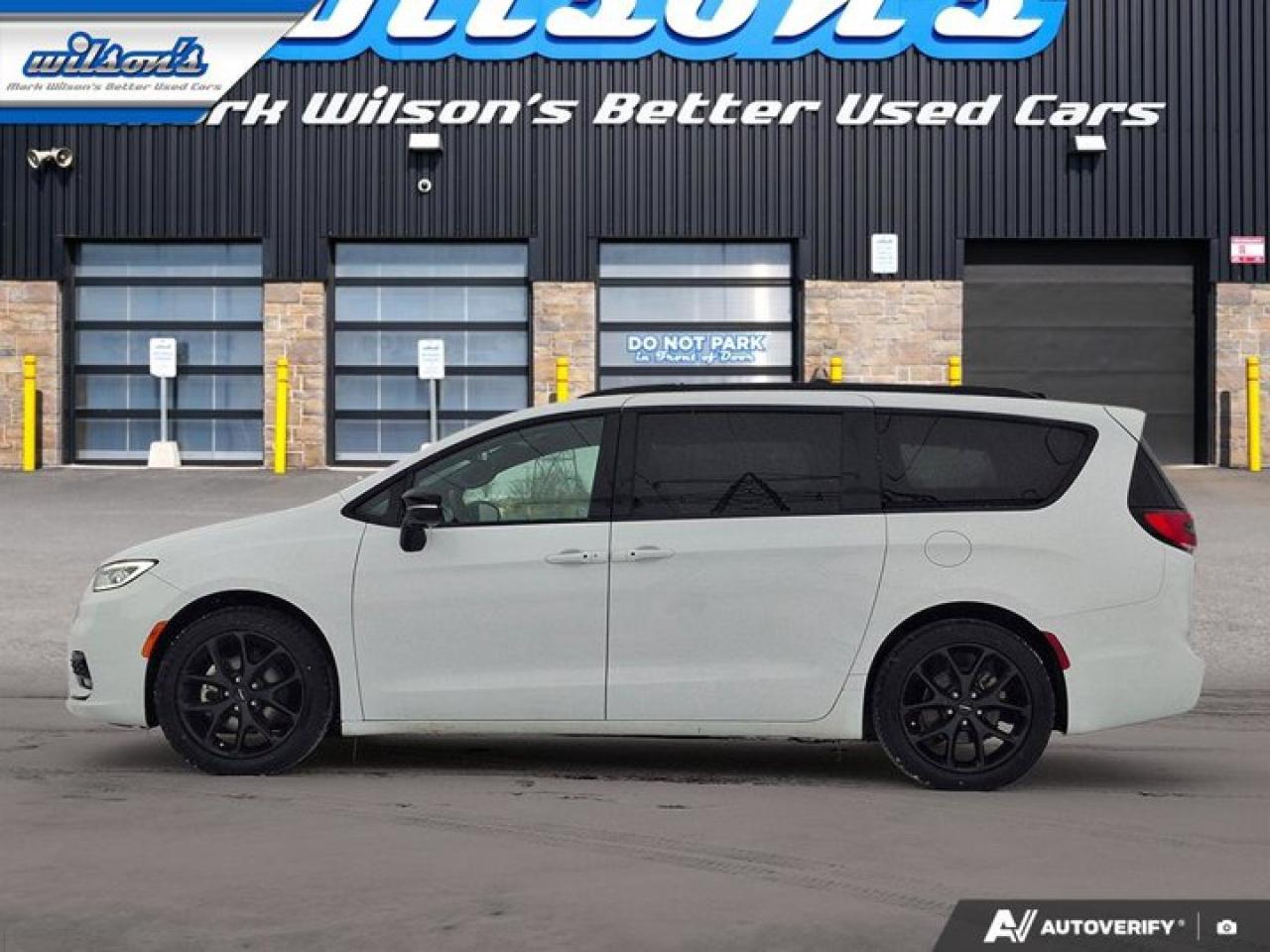 2025 Chrysler Pacifica Limited | Adaptive Cruise | BSM| Heated Steering | Cooled and Heated Seats| Remote Start & More ! Photo