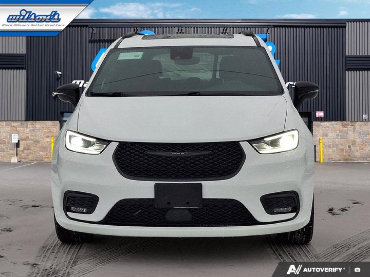 2025 Chrysler Pacifica Limited | Adaptive Cruise | BSM| Heated Steering | Cooled and Heated Seats| Remote Start & More ! Photo