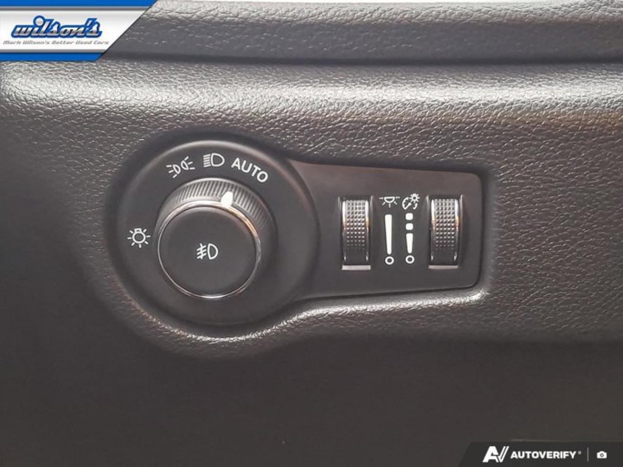 2025 Chrysler Pacifica Limited | Adaptive Cruise | BSM| Heated Steering | Cooled and Heated Seats| Remote Start & More ! Photo