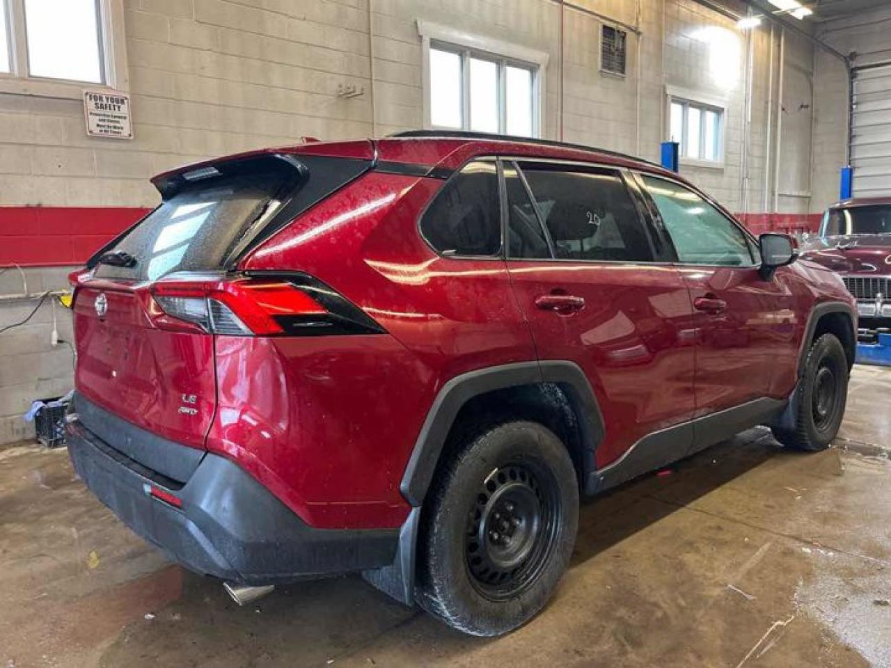 2020 Toyota RAV4 LE AWD | Carplay and Android Auto | Heated Seats | Blind Spot Monitoring | Radar Cruise and More ! Photo2