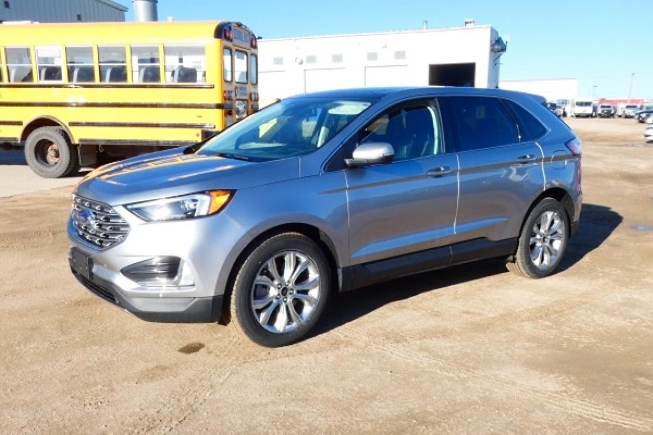 2024 Ford Edge Titanium AWD w/Htd Leather, pano S/R, BUC - Photo #2