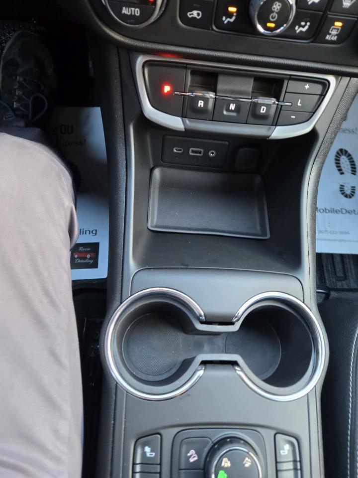 2023 GMC Terrain SLE - Photo #14