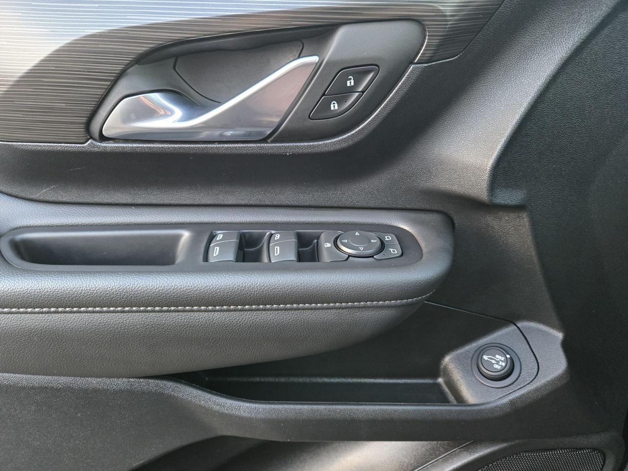 2023 GMC Terrain SLE - Photo #25