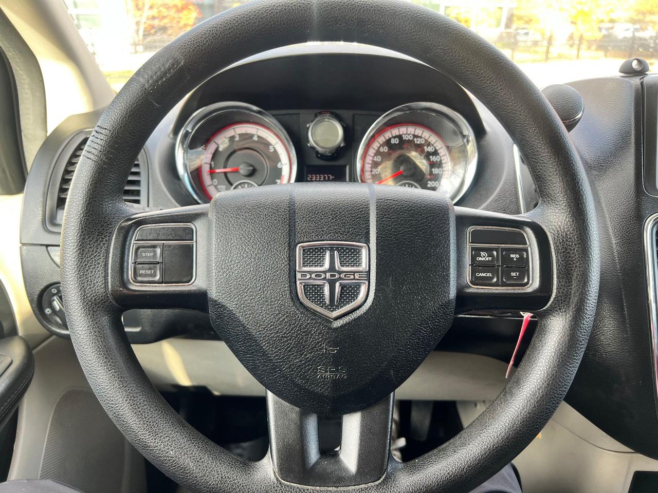 2014 Dodge Grand Caravan SE Photo2