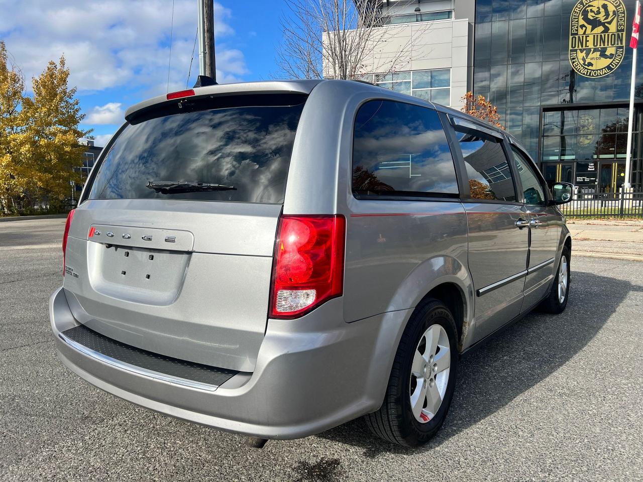 2014 Dodge Grand Caravan SE - Photo #11