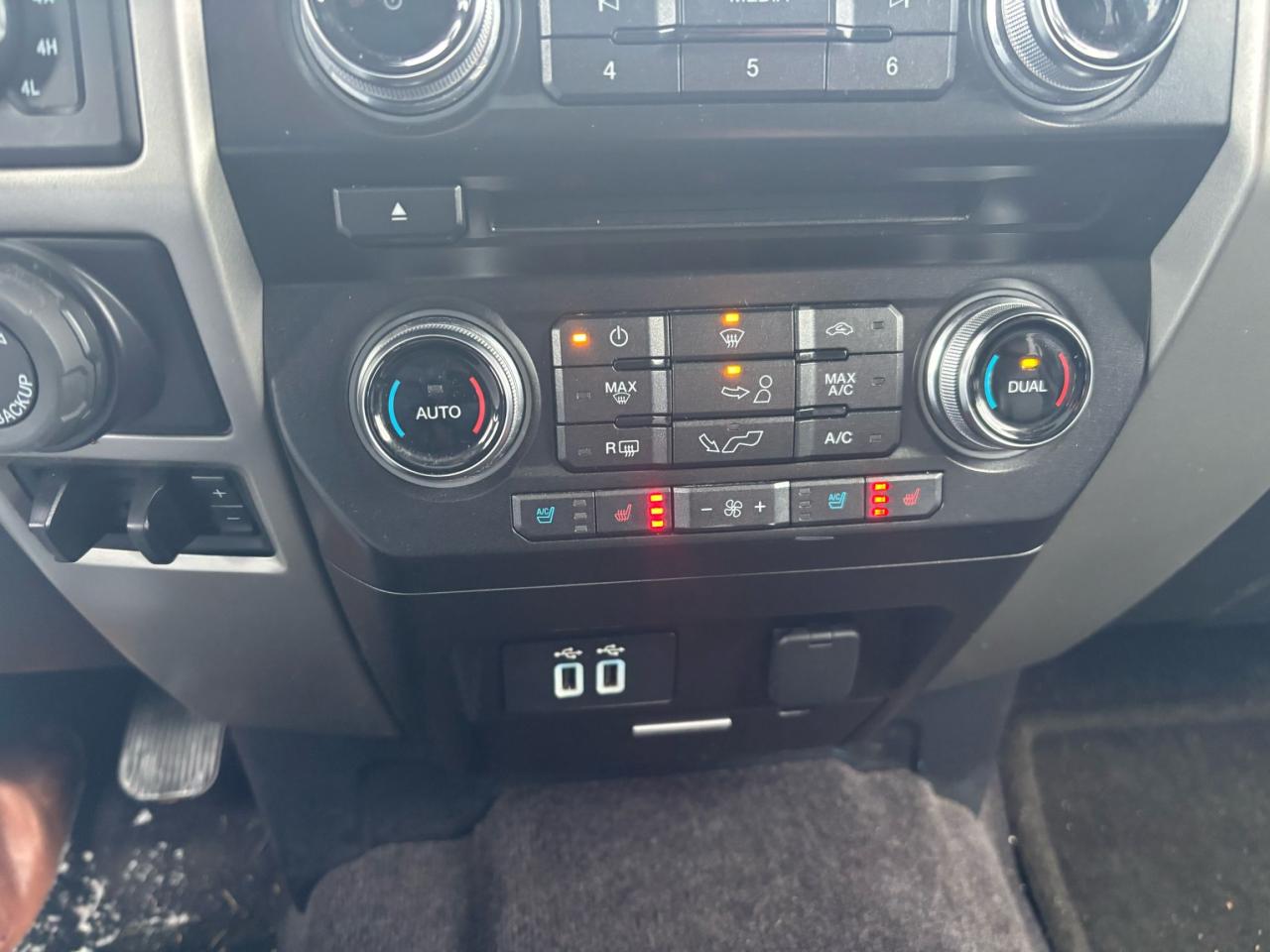 2016 Ford F-150 AS TRADED, LARIAT, 6-PASSENGER! LEATHER! Photo5