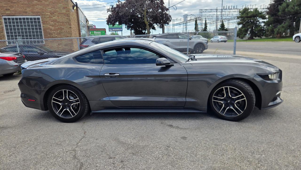 2017 Ford Mustang V6 - Photo #5