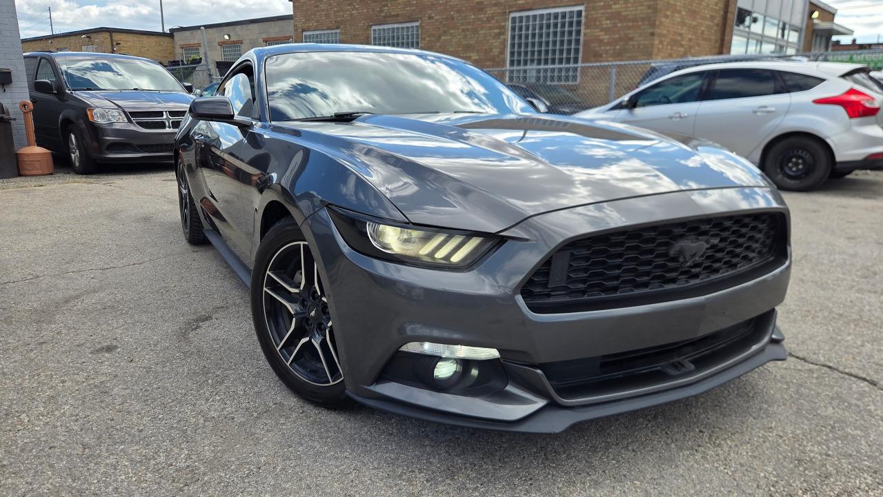 2017 Ford Mustang V6 - Photo #7