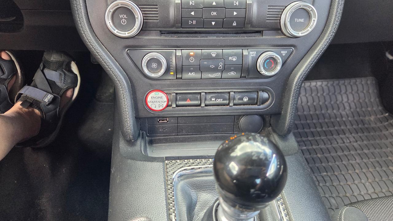 2017 Ford Mustang V6 - Photo #16