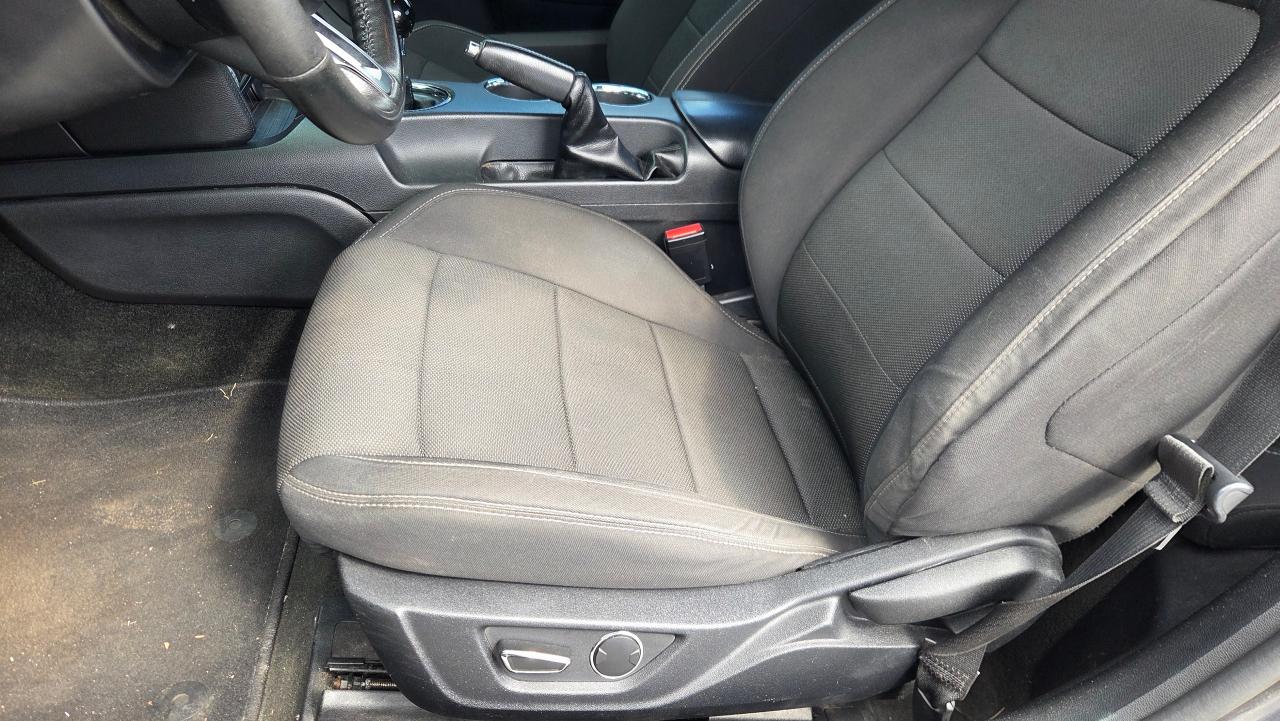 2017 Ford Mustang V6 - Photo #12