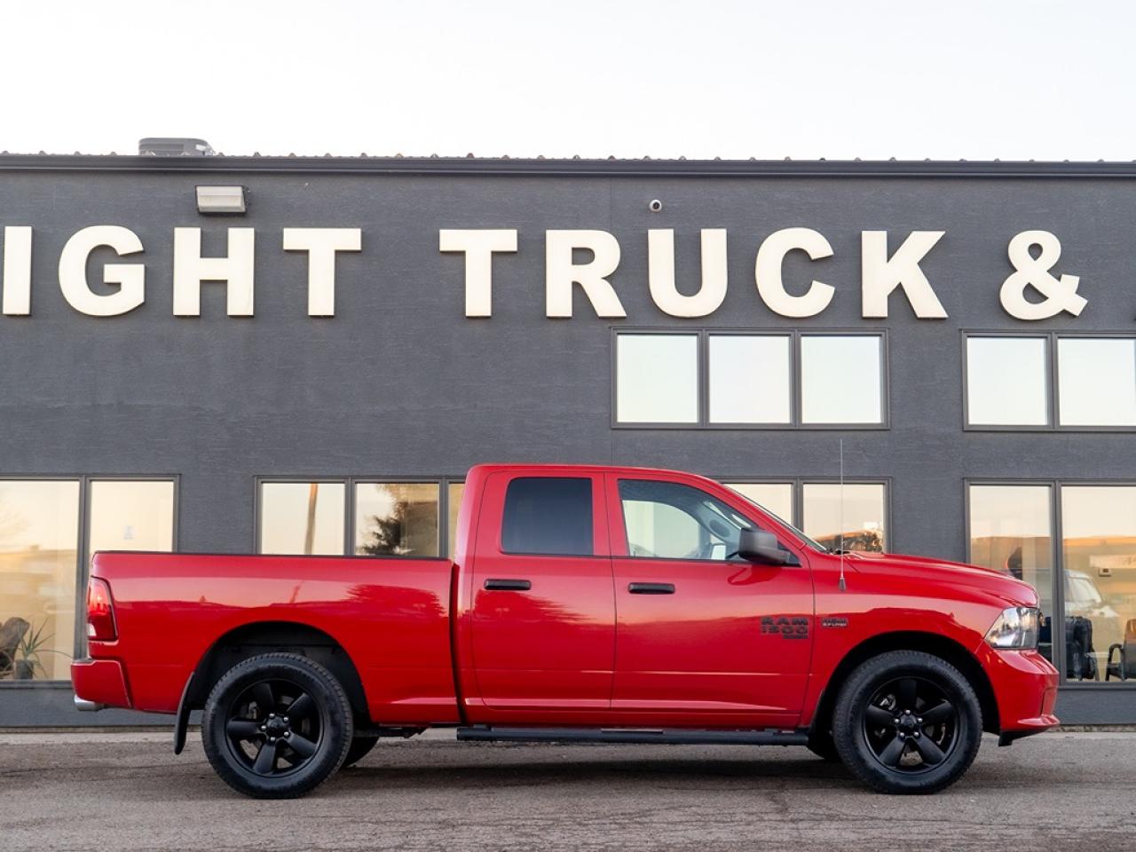 2021 RAM 1500 Classic Express 4x4 Quad Cab Photo4