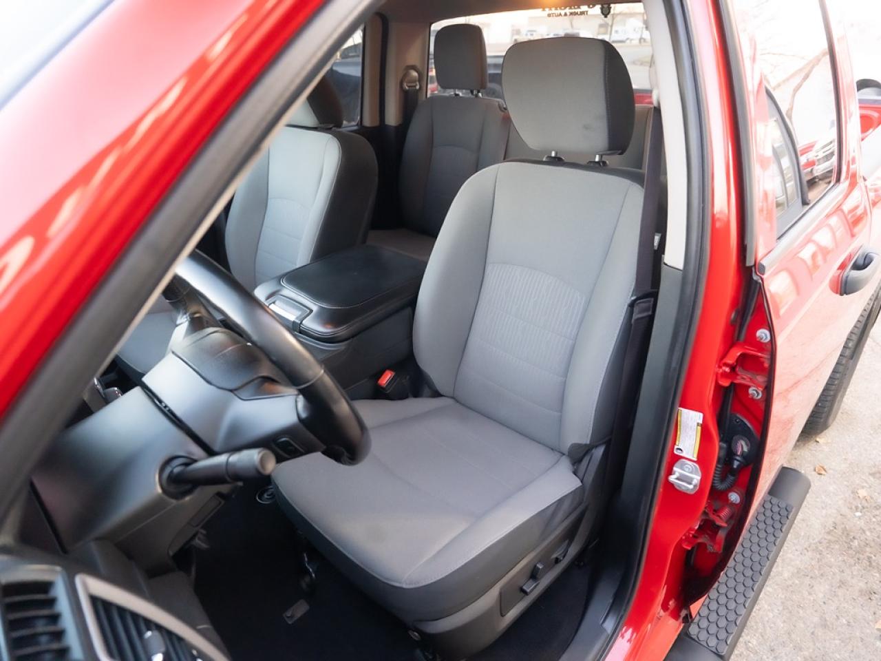 2021 RAM 1500 Classic Express 4x4 Quad Cab Photo39