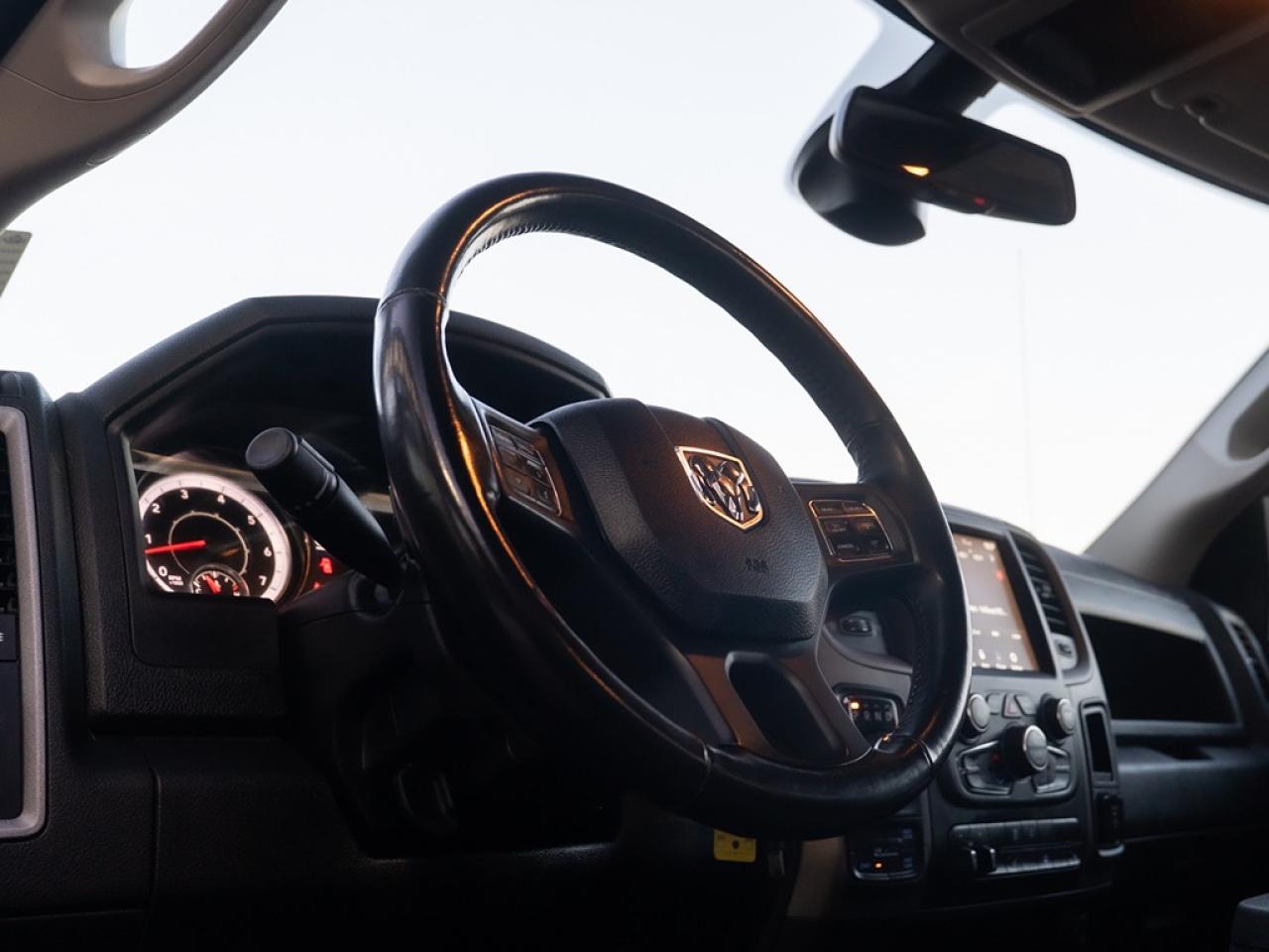 2021 RAM 1500 Classic Express 4x4 Quad Cab Photo13