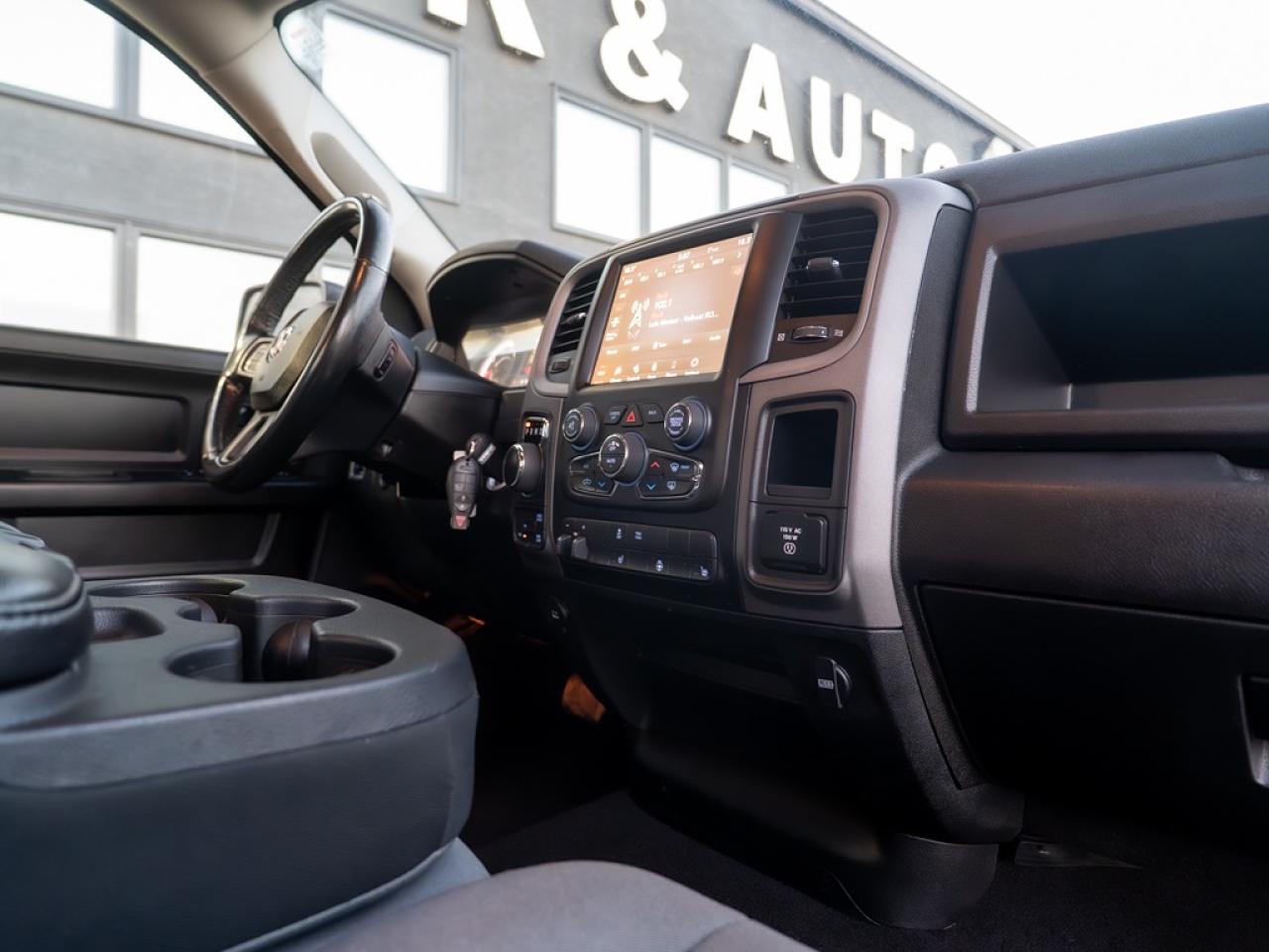 2021 RAM 1500 Classic Express 4x4 Quad Cab Photo43