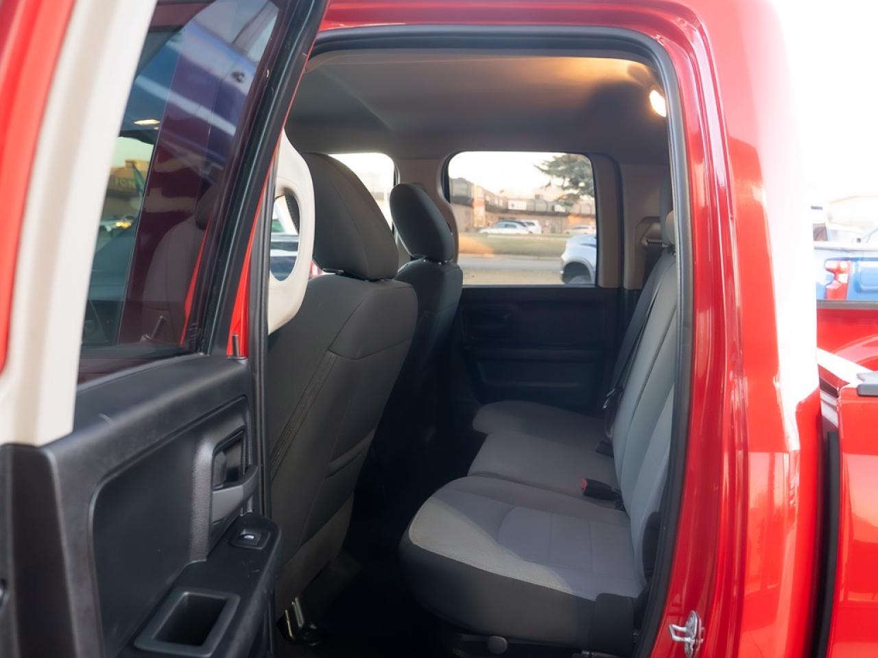 2021 RAM 1500 Classic Express 4x4 Quad Cab Photo18