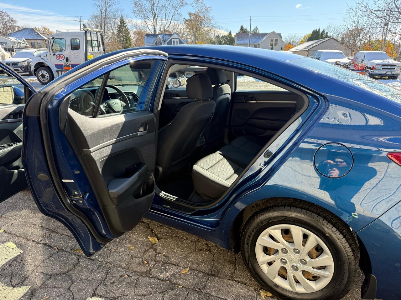 2017 Hyundai Elantra LE - Photo #6