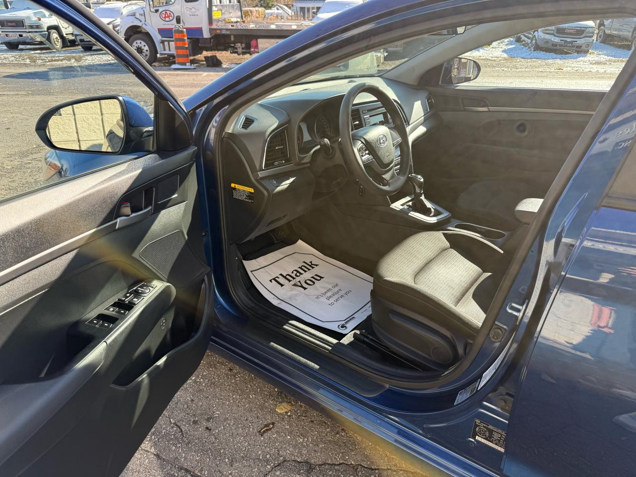 2017 Hyundai Elantra LE Photo4