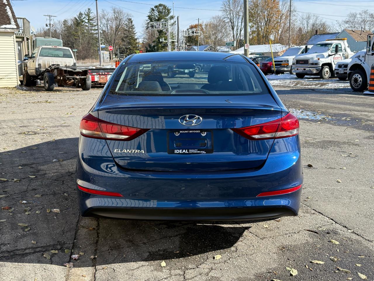 2017 Hyundai Elantra LE Photo3