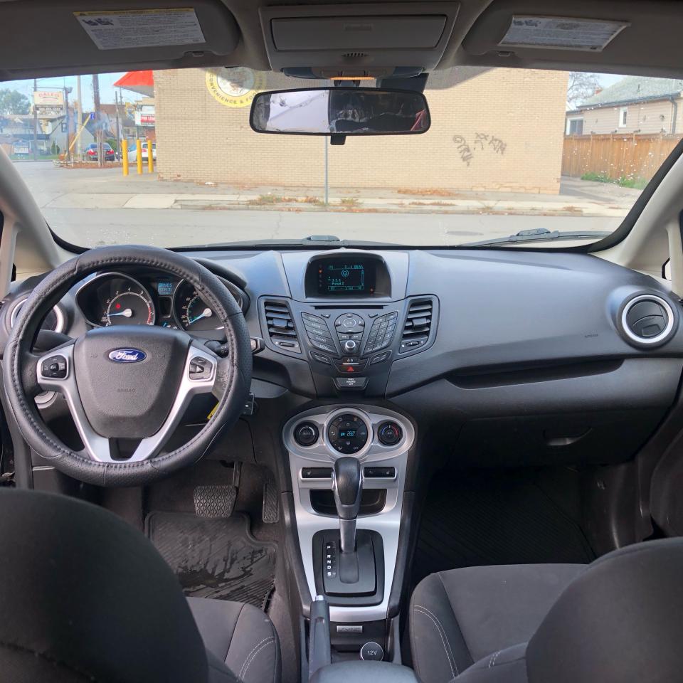 2017 Ford Fiesta SE / H.SEATS / PHONE CONNECTION Photo