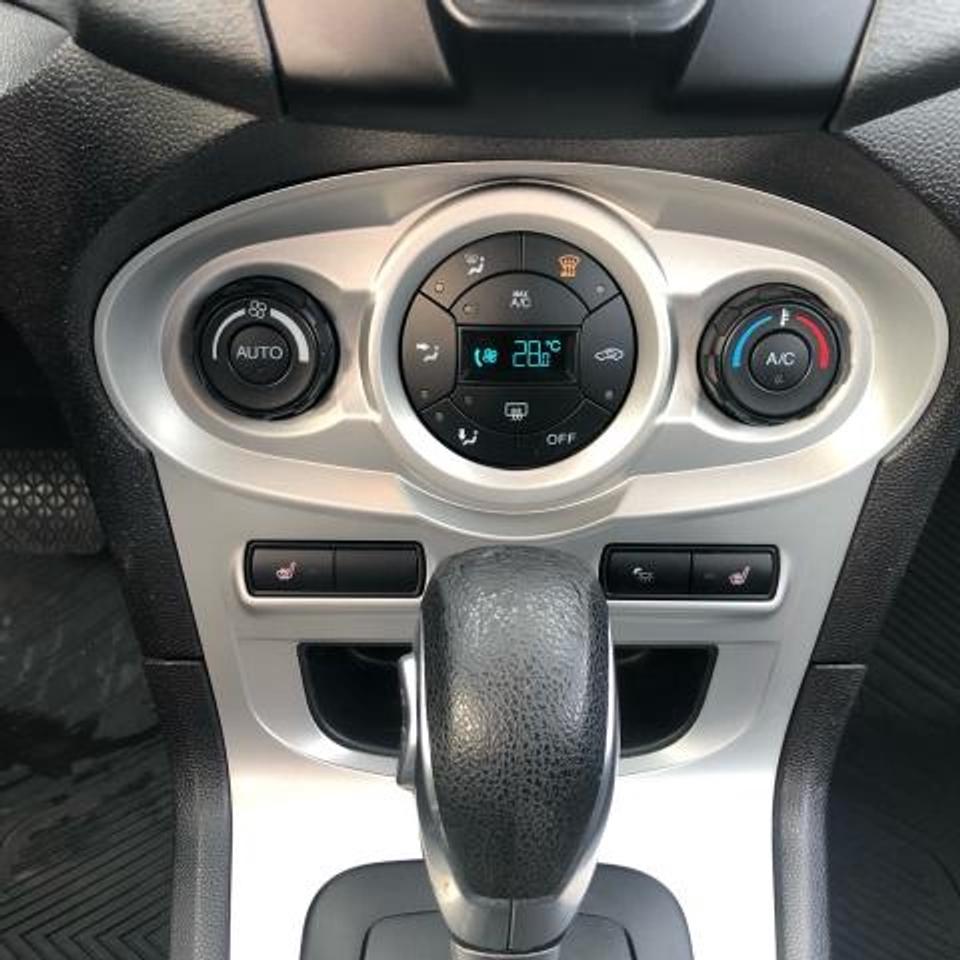 2017 Ford Fiesta SE / H.SEATS / PHONE CONNECTION Photo