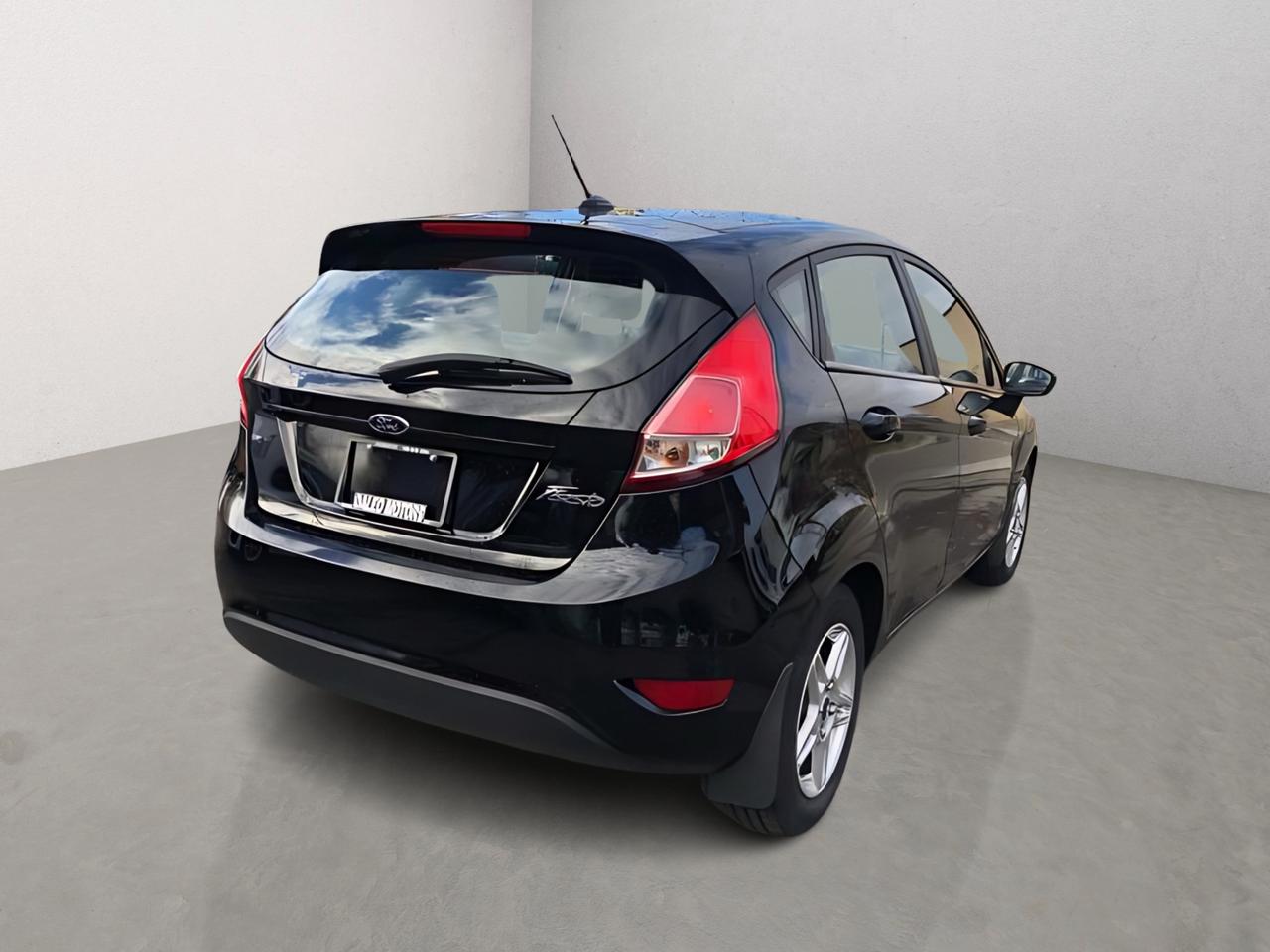 2017 Ford Fiesta SE / H.SEATS / PHONE CONNECTION Photo5