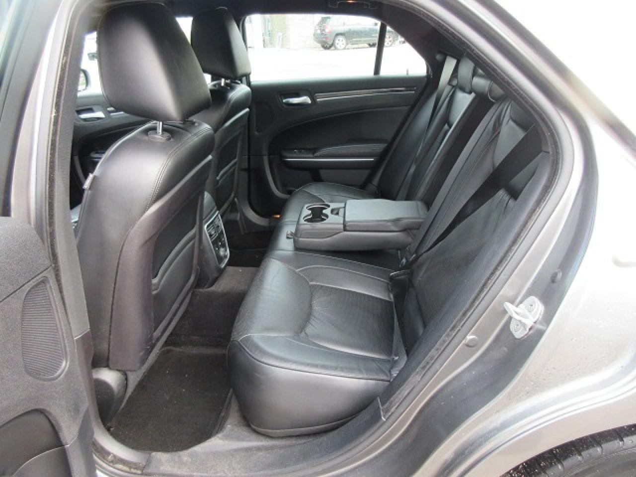 2011 Chrysler 300 300C - Photo #8