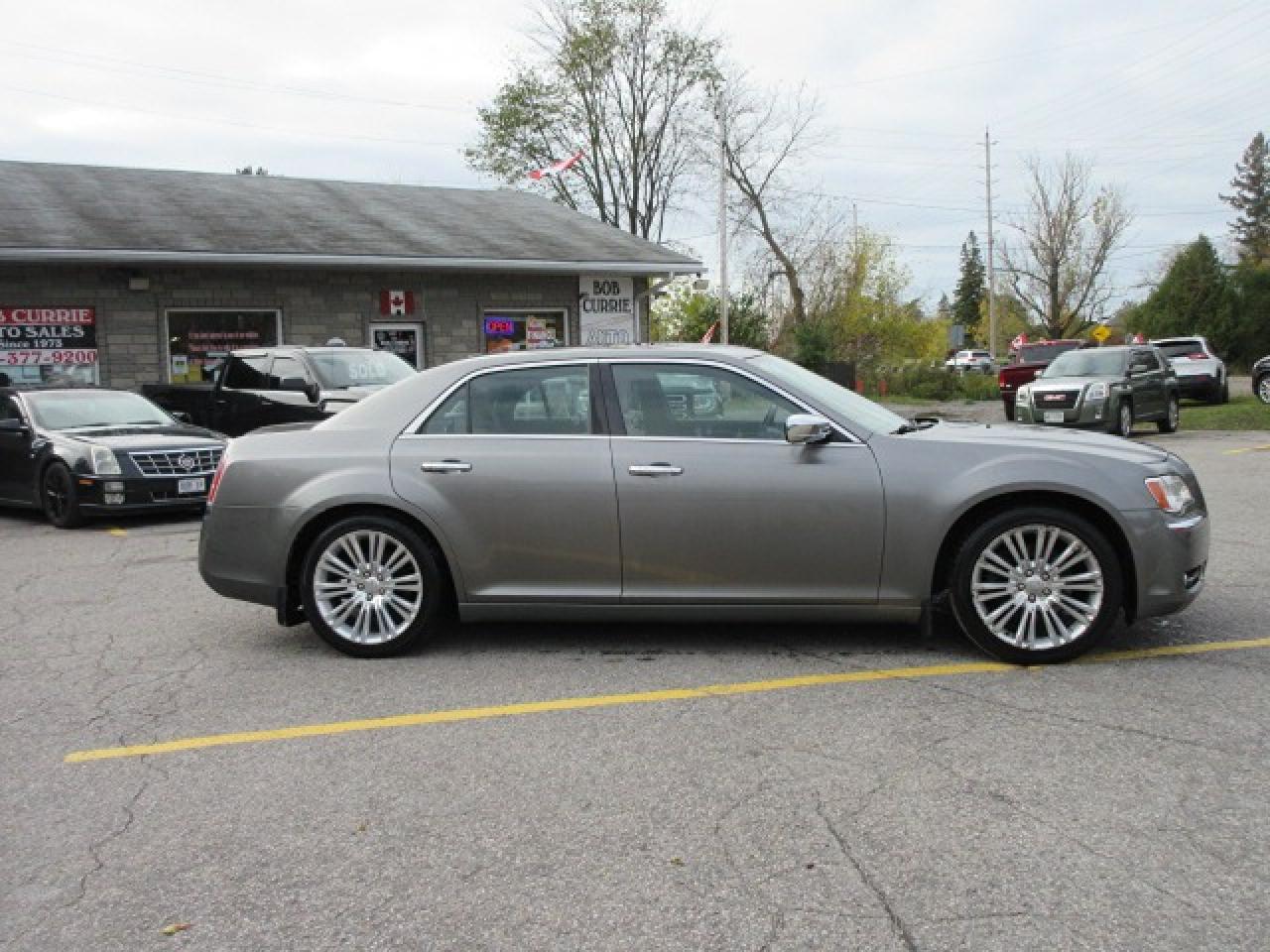 2011 Chrysler 300 300C - Photo #5