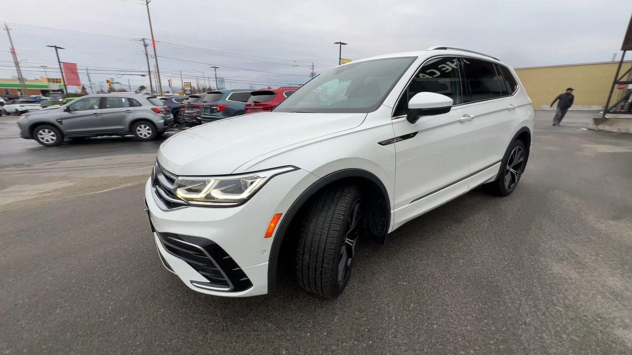 2022 Volkswagen Tiguan Highline R-Line AWD, 7 PASSENGER, MOONROOF, POWER LIFTGATE, HEATED LEATHER SEATS, NAV!! Photo3