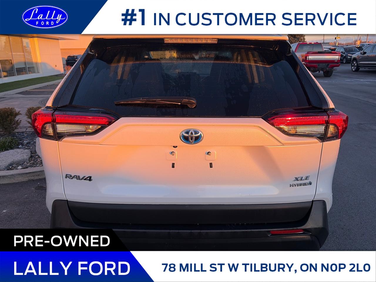 2023 Toyota RAV4 Hybrid XLE Photo