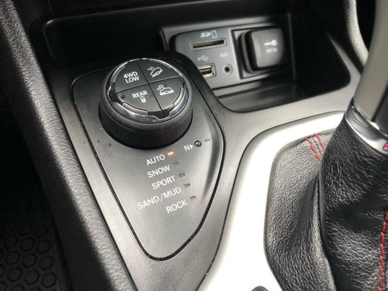 2015 Jeep Cherokee Trailhawk / NAV / B.CAM / PANO / C.SEATS / H.SEATS