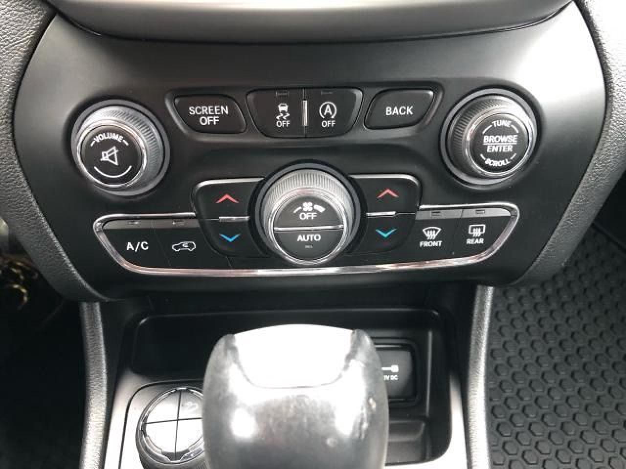 2015 Jeep Cherokee Trailhawk / NAV / B.CAM / PANO / C.SEATS / H.SEATS