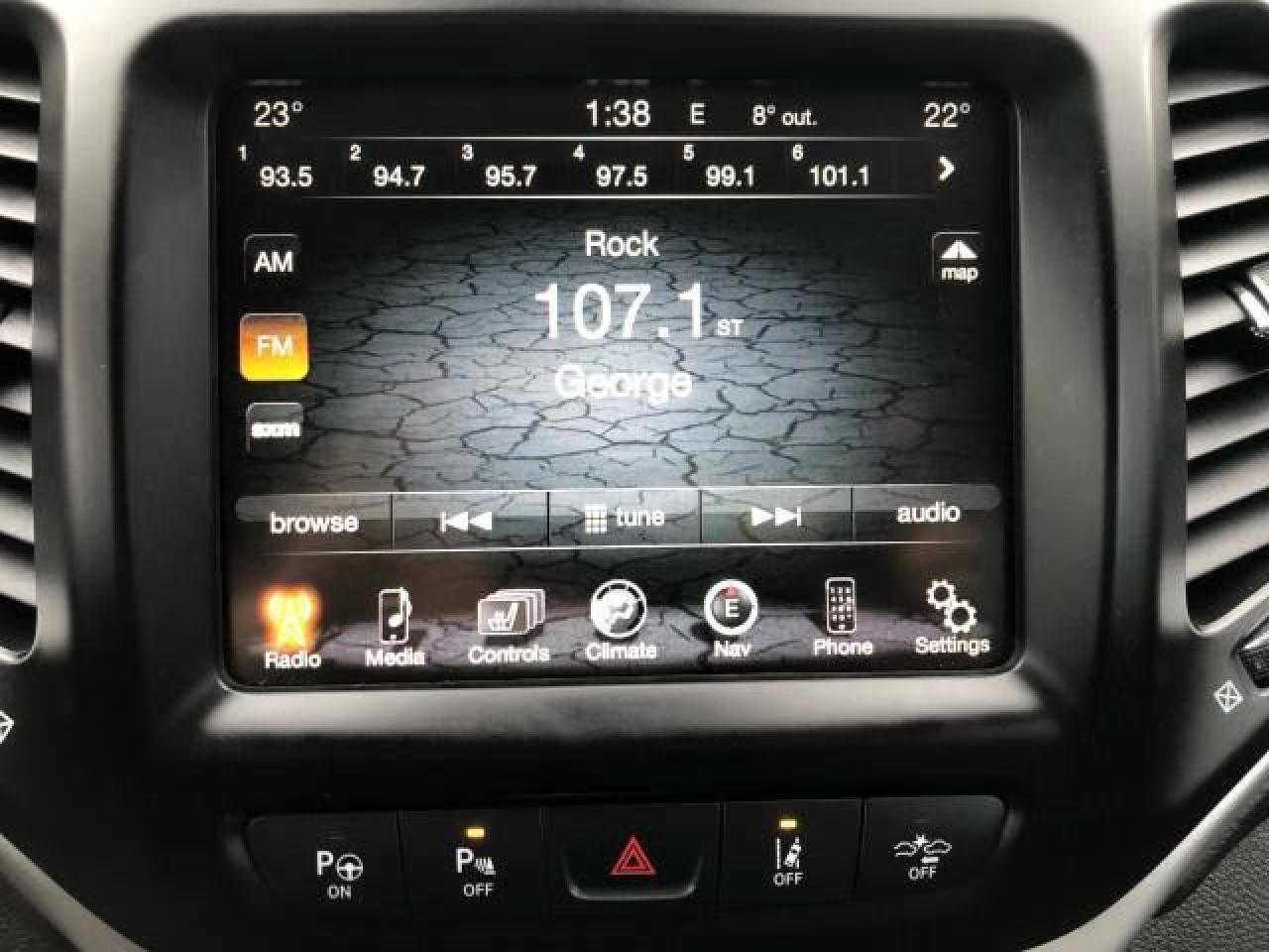 2015 Jeep Cherokee Trailhawk / NAV / B.CAM / PANO / C.SEATS / H.SEATS