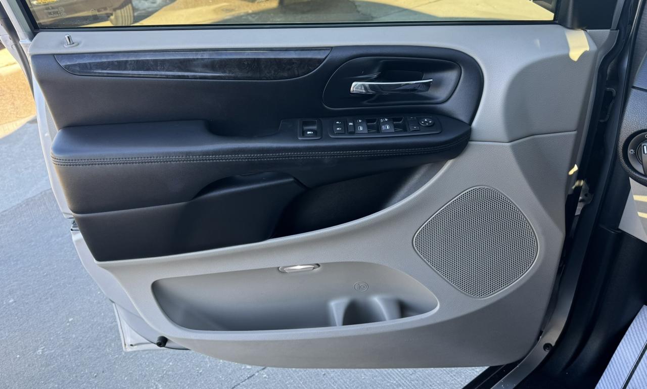 2012 Dodge Grand Caravan SE Photo