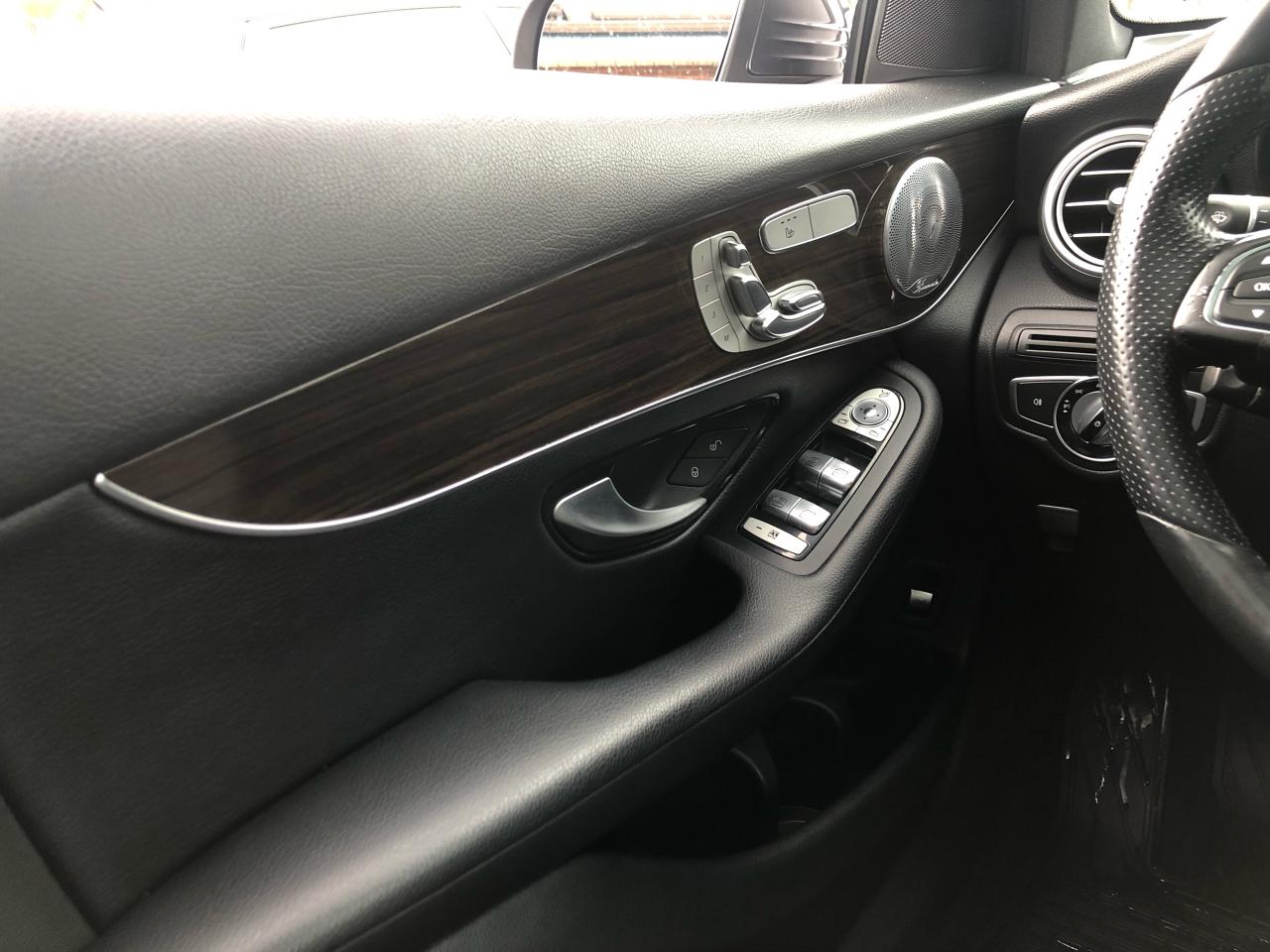 2016 Mercedes-Benz GLC-Class GLC 300 / NAV / MOONROOF / LTHR / H.SEATS / B.CAM Photo12