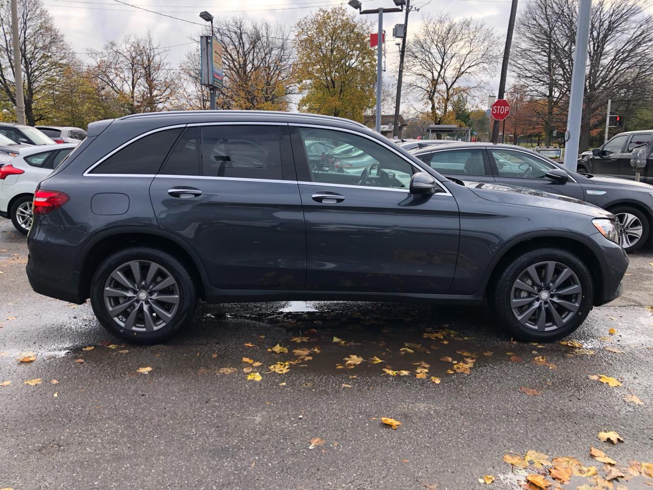 2016 Mercedes-Benz GLC-Class GLC 300 / NAV / MOONROOF / LTHR / H.SEATS / B.CAM Photo6