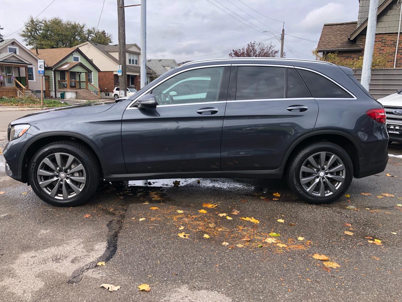 2016 Mercedes-Benz GLC-Class GLC 300 / NAV / MOONROOF / LTHR / H.SEATS / B.CAM Photo2