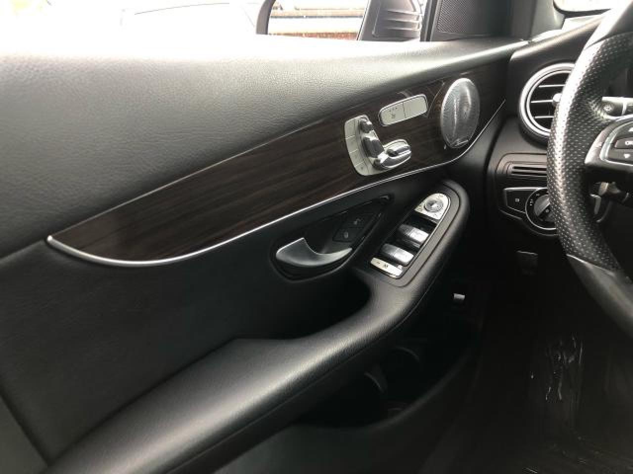 2016 Mercedes-Benz GLC-Class GLC 300 / NAV / MOONROOF / LTHR / H.SEATS / B.CAM Photo31