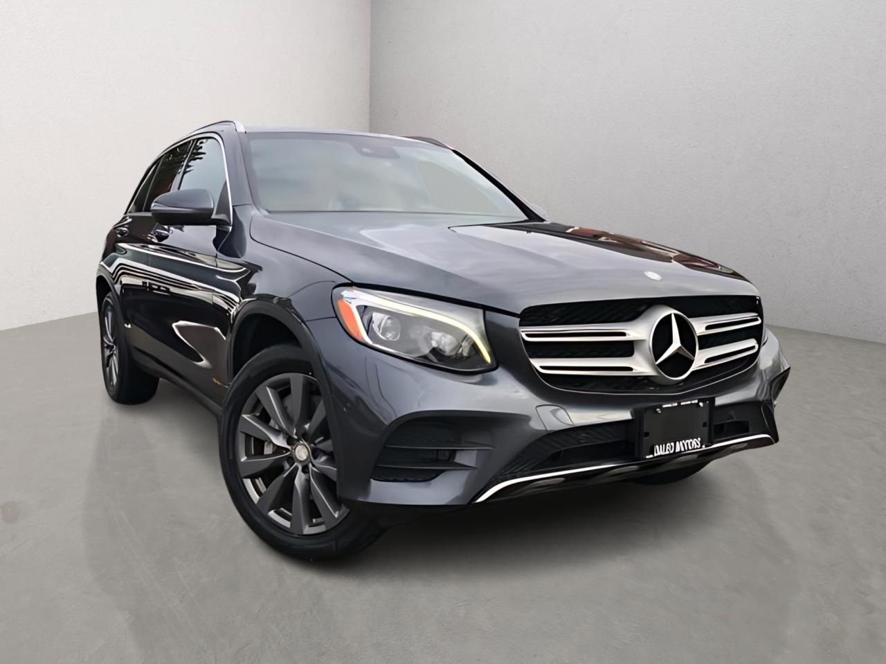 2016 Mercedes-Benz GLC-Class GLC 300 / NAV / MOONROOF / LTHR / H.SEATS / B.CAM Photo0