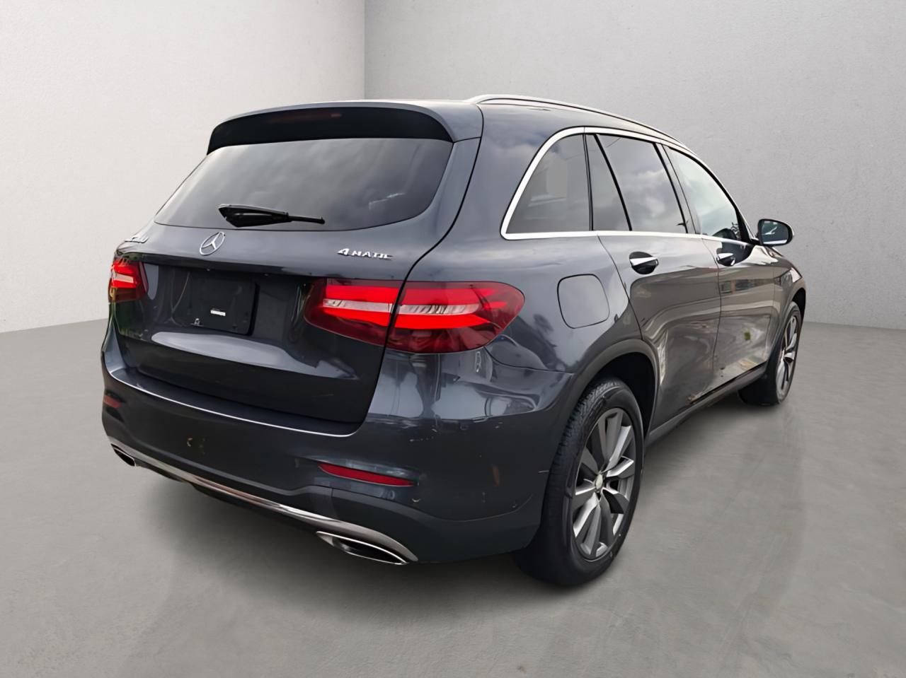 2016 Mercedes-Benz GLC-Class GLC 300 / NAV / MOONROOF / LTHR / H.SEATS / B.CAM Photo3