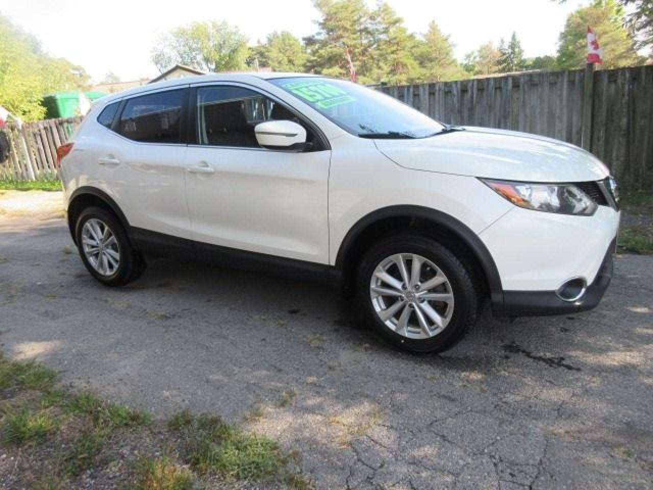 2017 Nissan Qashqai S - Photo #2