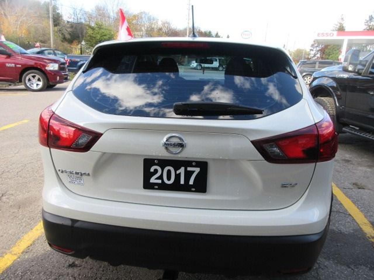 2017 Nissan Qashqai S Photo3